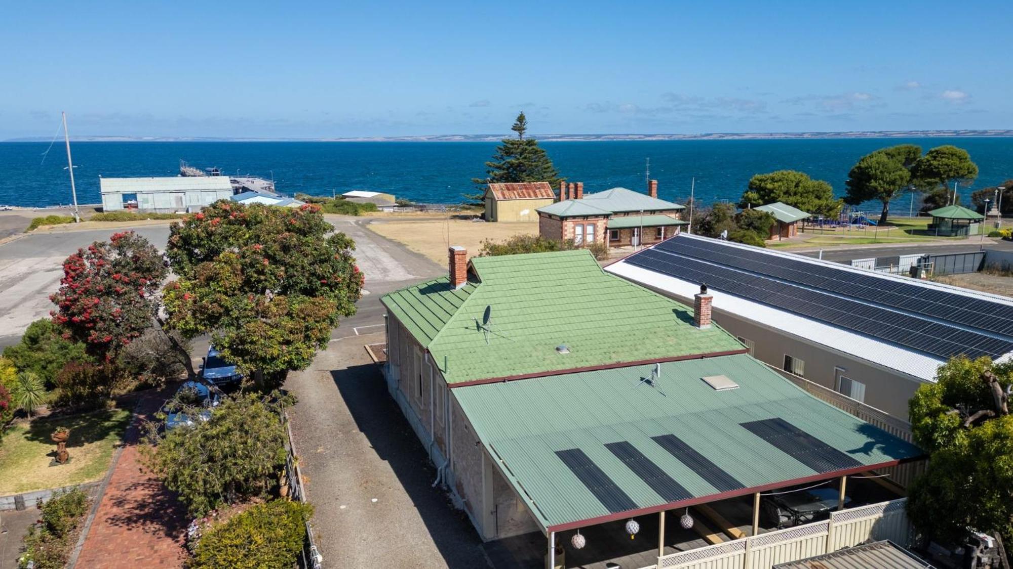 Armadale House - Kingscote Villa Buitenkant foto