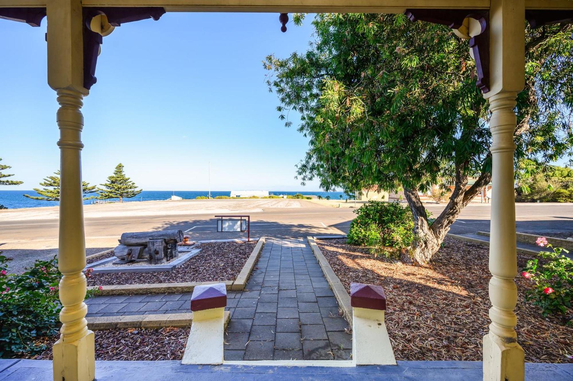 Armadale House - Kingscote Villa Buitenkant foto